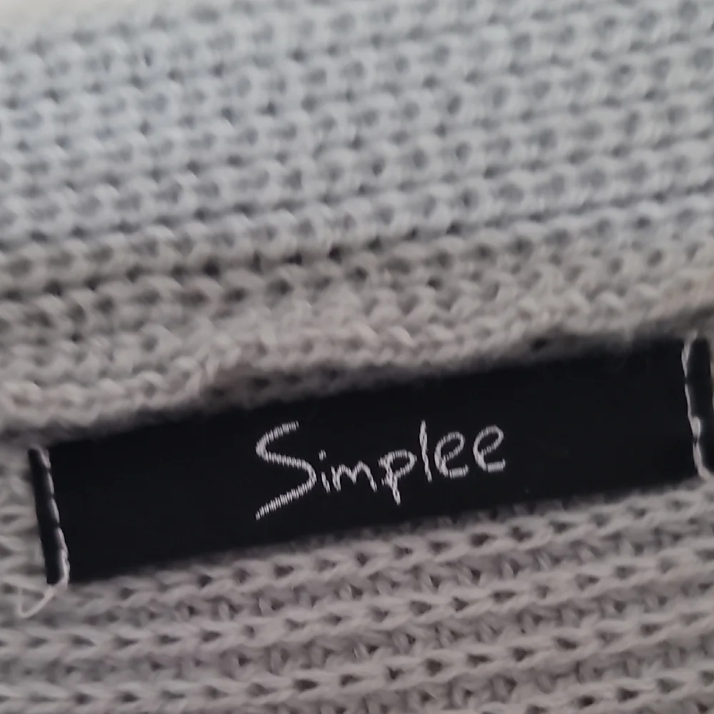 Simple Gray Knit Apparel - Picture 2 of 3